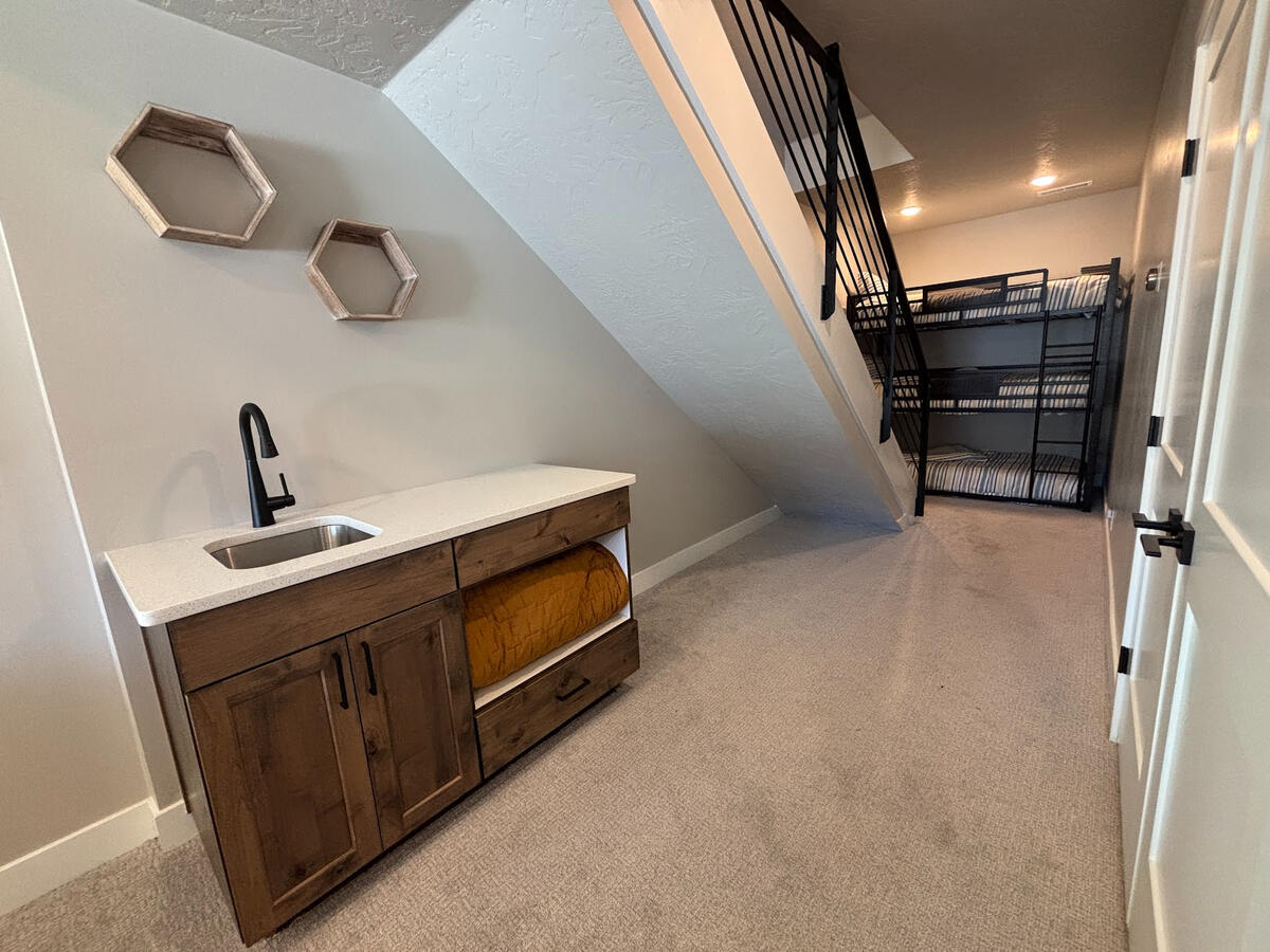 Short Term Rental AirBNB VRBO Brian Head UTAH Ski vacation ski-in ski-out instant book discount