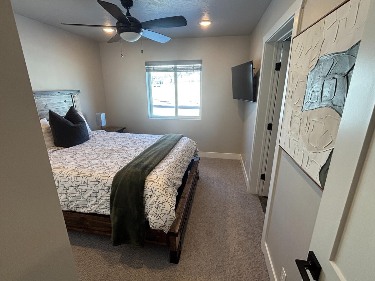 Short Term Rental AirBNB VRBO Brian Head UTAH Ski vacation ski-in ski-out instant book discount