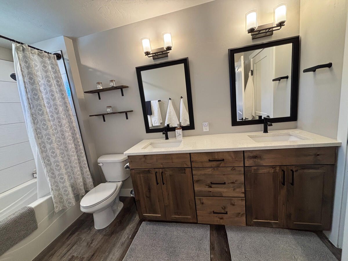 Short Term Rental AirBNB VRBO Brian Head UTAH Ski vacation ski-in ski-out instant book discount