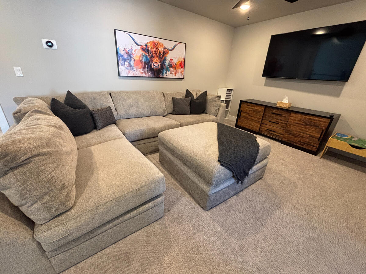 Short Term Rental AirBNB VRBO Brian Head UTAH Ski vacation ski-in ski-out instant book discount